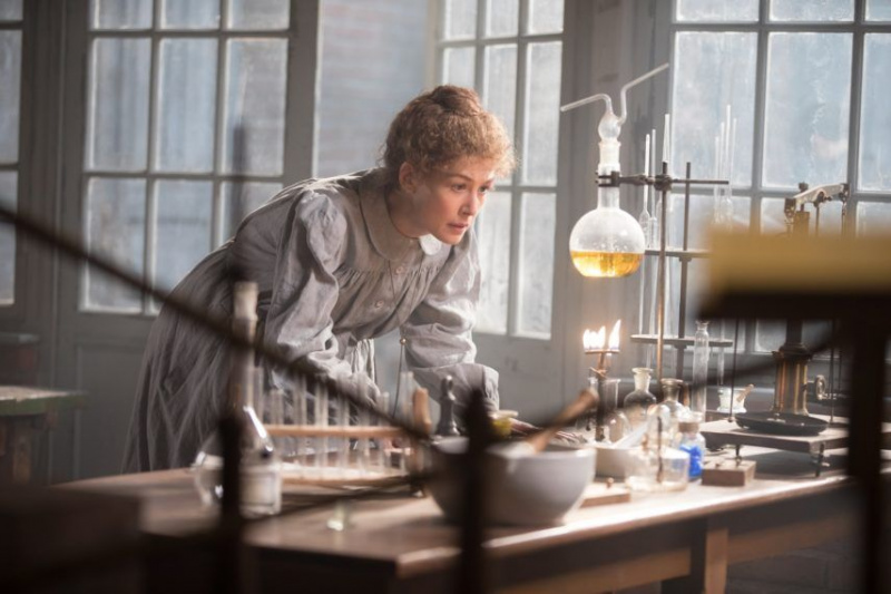 Marie Curie radioattiva Rosamund Pike
