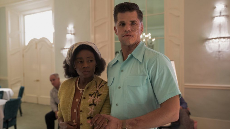 Netflix fanget Charlie Carver Liz Femi