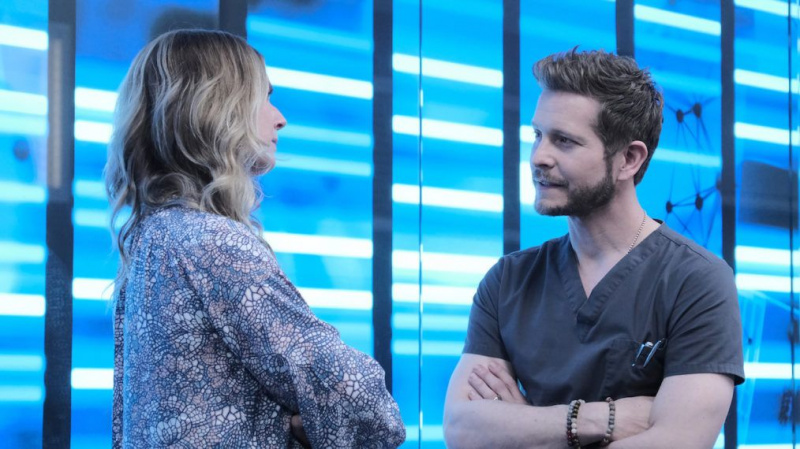 Matt Czuchry di 'The Resident' sul vedere un Conrad più morbido e più vulnerabile nella stagione 4
