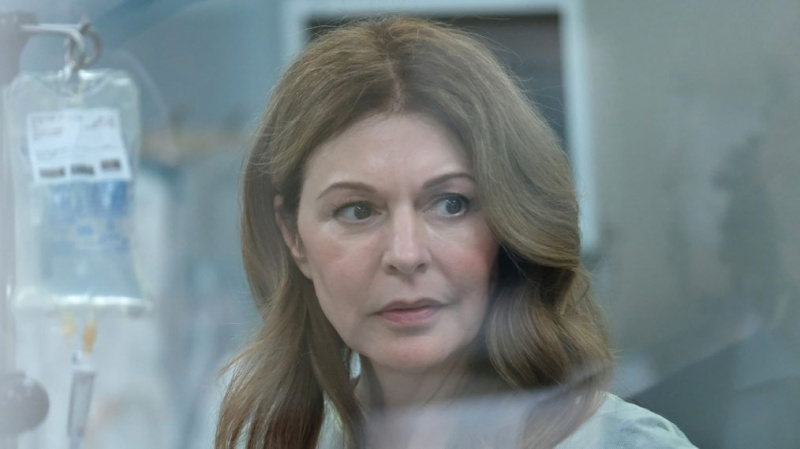 Il co-creatore di 'The Resident' spiega come il nuovo CEO di Chastain sia 'una storia femminista che volevo raccontare'