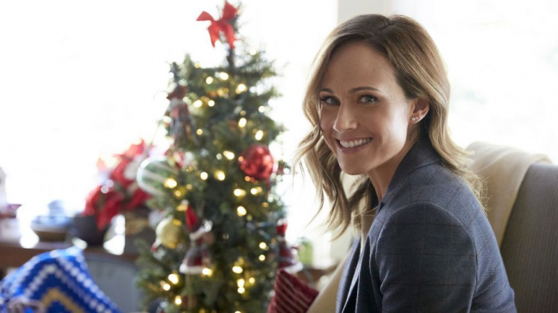 Nikki DeLoach darüber, wie sich 'Reunited at Christmas' von anderen Hallmark Holiday-Filmen unterscheidet