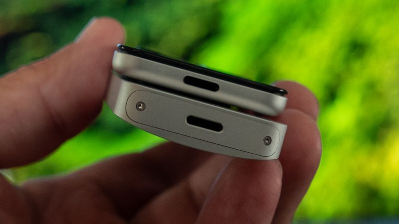 Τηλεχειριστήρια από το Apple TV 4K 2017 και 2021.