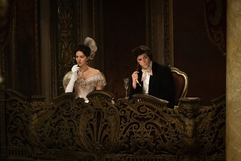 Sue și Austin în Dickinson Episodul 6