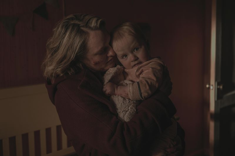 Η Ελίζαμπεθ Μος στο The Handmaid