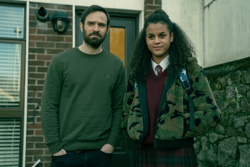 Charlie Cox en Hannah Adeogun in Kin
