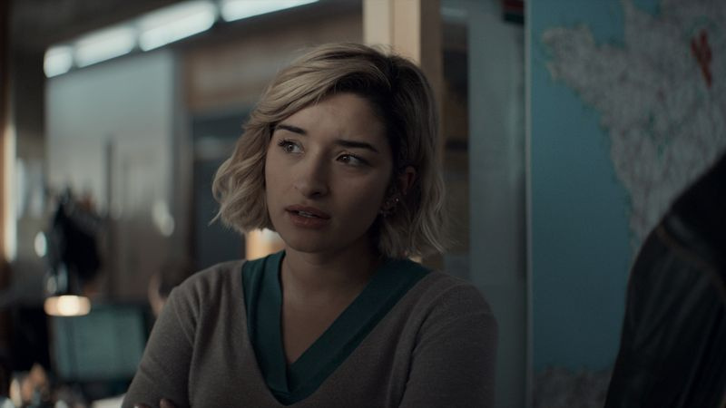Η Shirine Boutella ως υπολοχαγός Sofia Belkacem στη σειρά του Netflix
