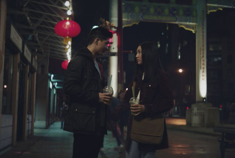 Kung Fu — Santuario — Número de imagen: KF105fg_0001r.jpg — En la foto (de izquierda a derecha): Eddie Liu como Henry y Olivia Liang como Nicky — Foto: The CW — 2021 The CW Network, LLC. Reservados todos los derechos