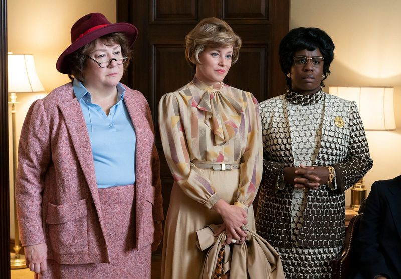 Η Margo Martindale, η Elizabeth Banks και η Uzo Aduba στην κυρία Αμερική στο FX στο Hulu.