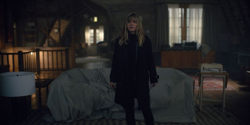 Η Jennifer Jason Leigh μπαίνει