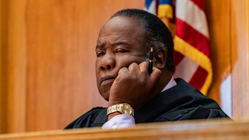 イザイア・ウィットロック・ジュニアがロマックス裁判官として