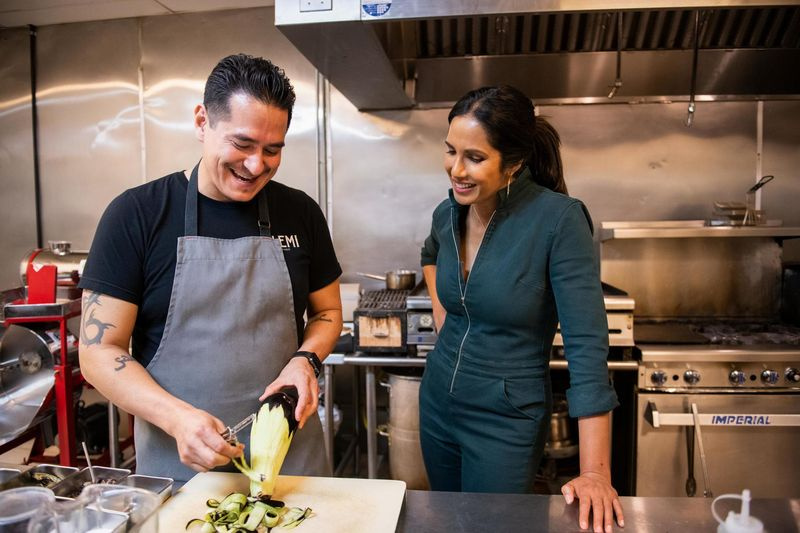 Probieren Sie The Nation Padma Lakshmi Hulu