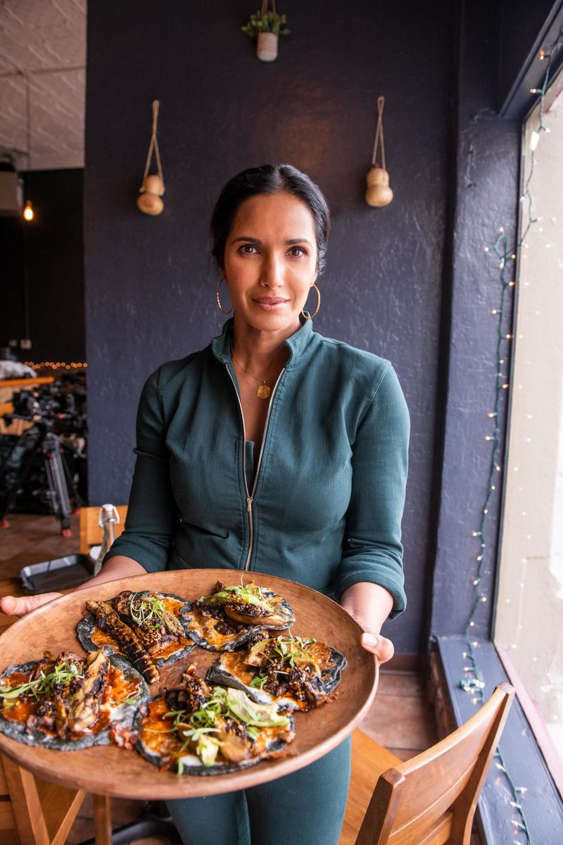 Probieren Sie The Nation Padma Lakshmi Hulu