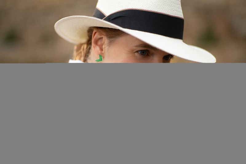 THEKLA REUTEN come JILLIAN SALVIUS