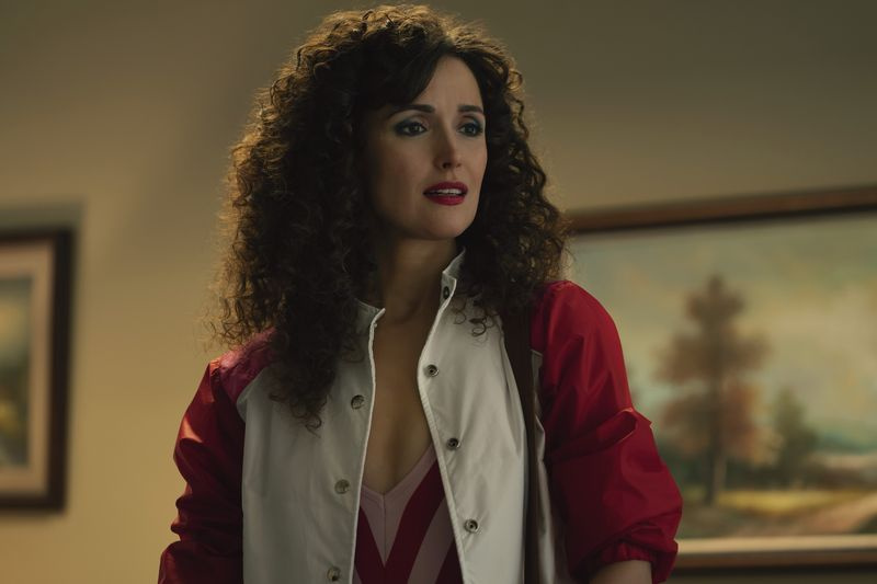 Rose Byrne în finala sezonului 1 fizic