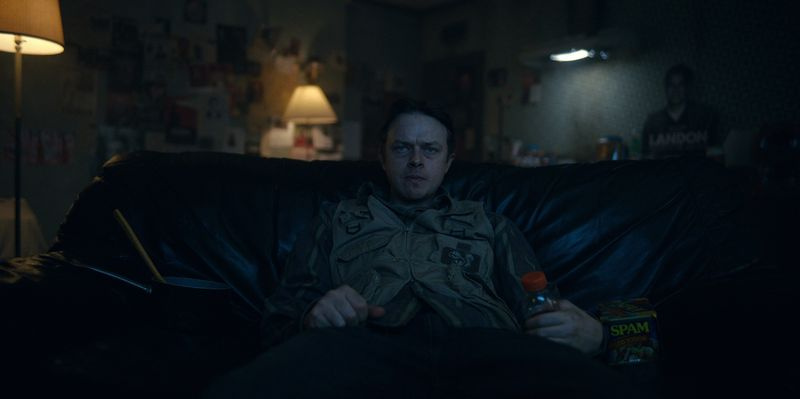 Ο Dane DeHaan μέσα