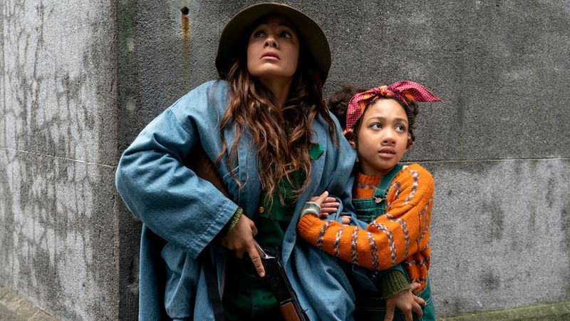 Η Dania Ramirez ως Aimee και ο Naledi Murray ως Wendy