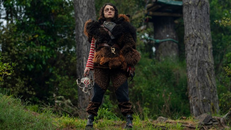 Η Stefania LaVie Owen ως Bear in