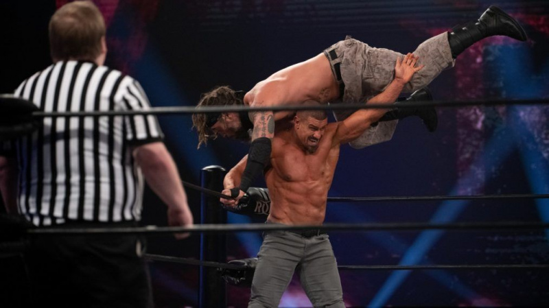 EC3 über sein Pay-per-View-Match mit dem Ehrenring und seine Besessenheit, die Erzählung zu kontrollieren