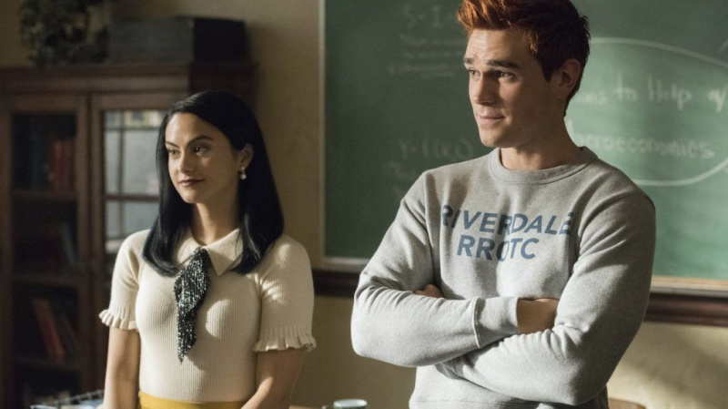 ‘Riverdale’ Sneak Peek: Rivalität heizt sich auf, als Archie Ronnies Mann trifft und so nicht beeindruckt ist (Video)