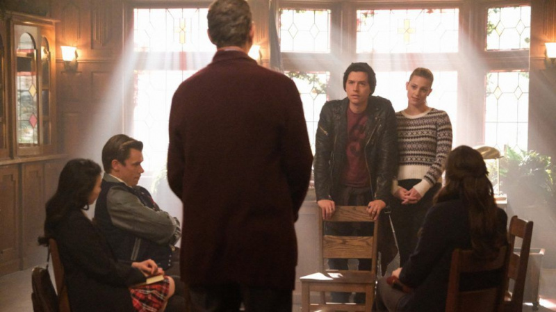 'Riverdale' révèle qui a tenté de tuer Jughead et la vérité sur Stonewall (RECAP)
