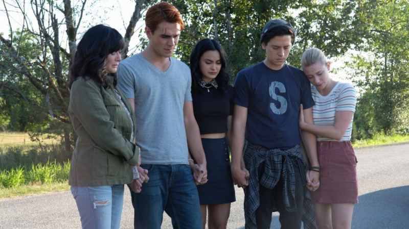 Jak „Riverdale” żegna się z Fredem Andrewsem i Luke'em Perry'm w premierze sezonu 4