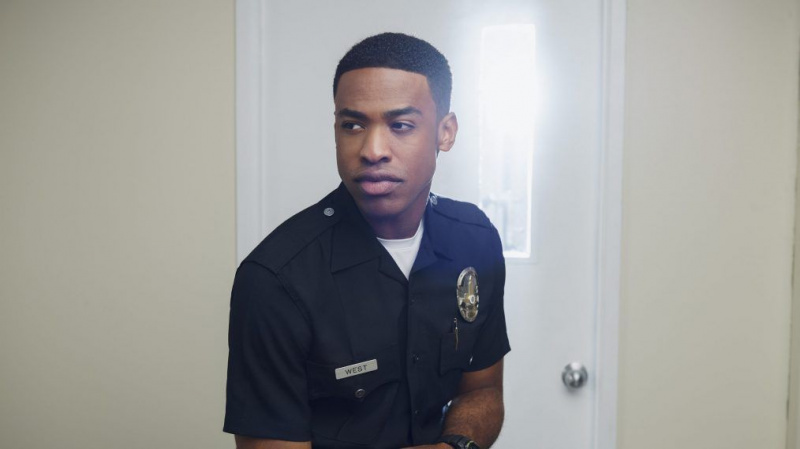 Titus Makin de The Rookie sur l'évolution de Jackson et la deuxième moitié de la saison 2