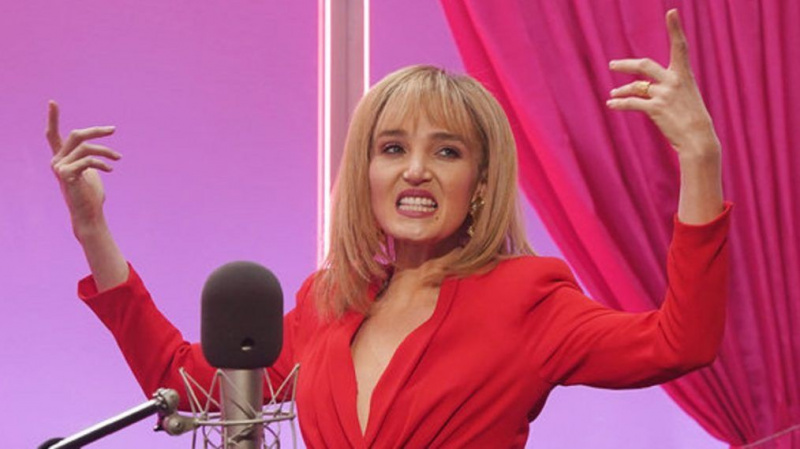 “SNL” parodijā zvaigznes dzied savas TV šovu motīvu dziesmas (VIDEO)