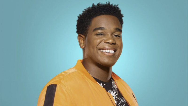Izglāba Bell Dexter Darden Devante