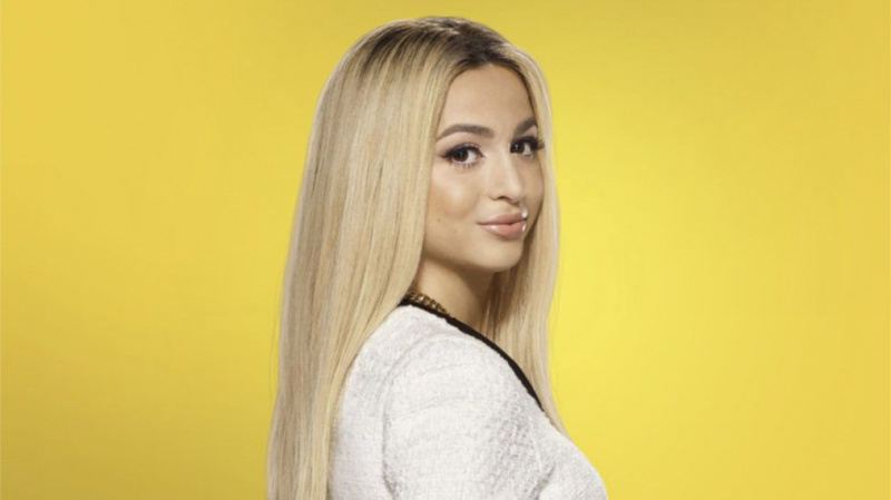 Izglāba zvans Josie Totah Lexi