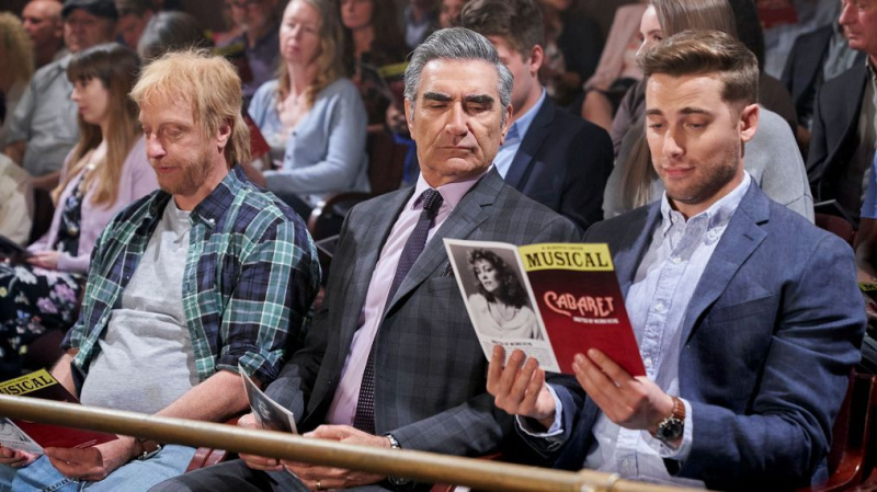 La estrella de 'Schitt's Creek' Dan Levy se burla del gran final musical de la temporada 5