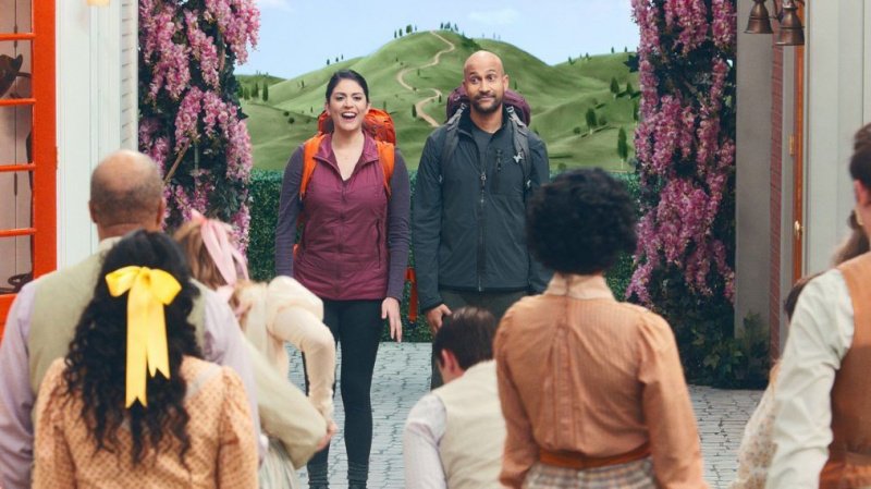 „Apple TV+“ pristato pirmąjį žvilgsnį į „Schmigadoon!“ Su Cecily Strong ir Keegan-Michael Key (NUOTRAUKOS)