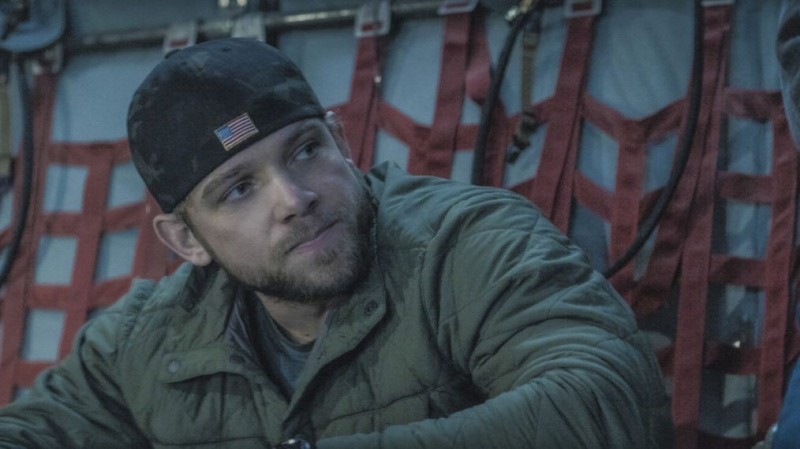 Max Thieriot SEAL Team säsong 4 avsnitt 7 lera