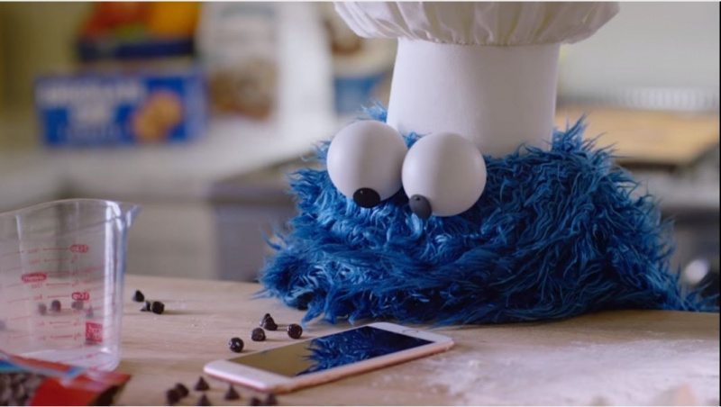Hej Siri! Be Apple att släppa fler cookie-monsterannonser (VIDEO)
