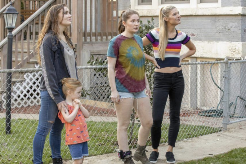Begėdis 11 sezonas Kate Miner Elise Eberle Emma Kenney