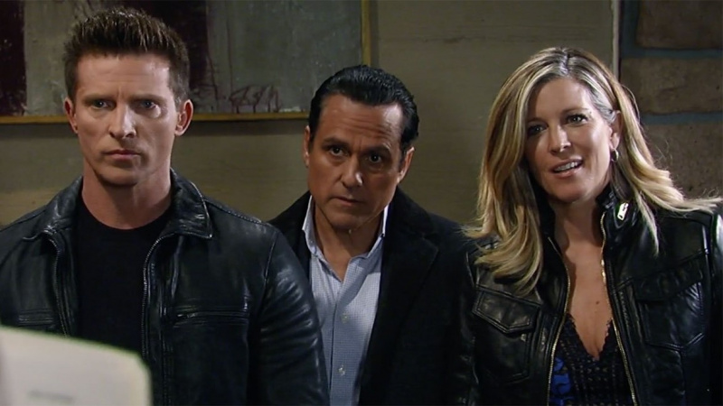   Jason, Sonny ve Carly rolünde Steve Burton, Maurice Benard ve Laura Wright, General Hospital'da yan yana duruyorlar