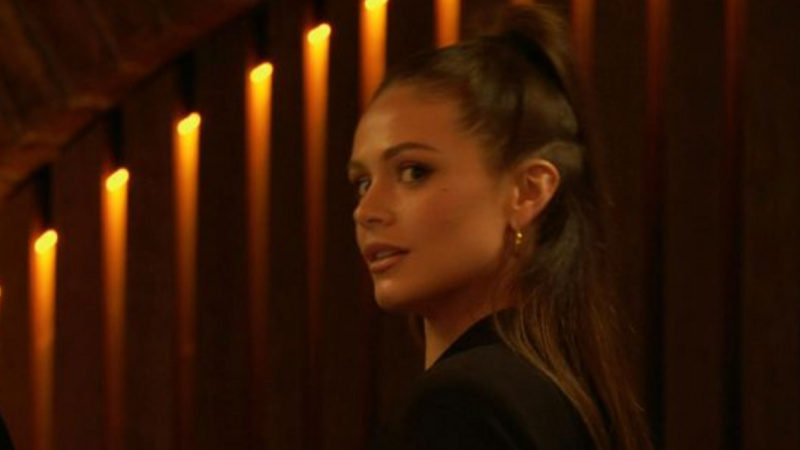   Olivia s Love Islanda glumi cameo u EastEndersu dok Zack i Sam razgovaraju