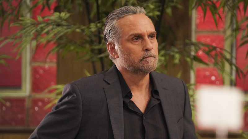   Maurice Benard ako Sonny so sivou bradou vo Všeobecnej nemocnici