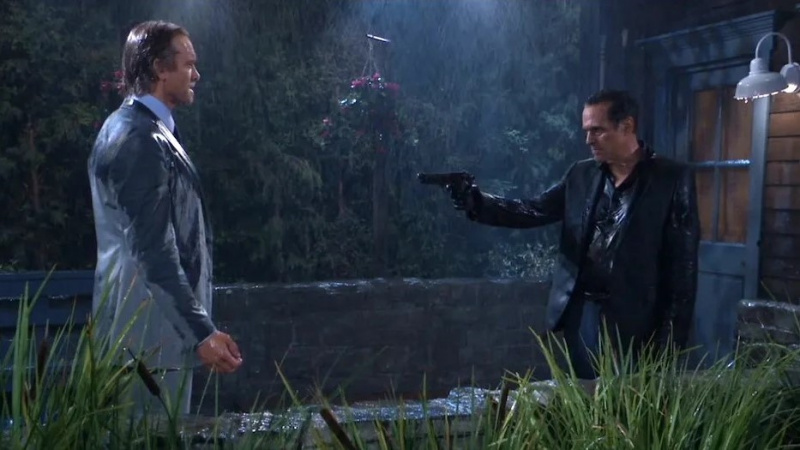  Adam J. Harrington ขณะที่ John ถูก Maurice Benard สังหารโดยรับบทเป็น Sonny ใน General Hospital