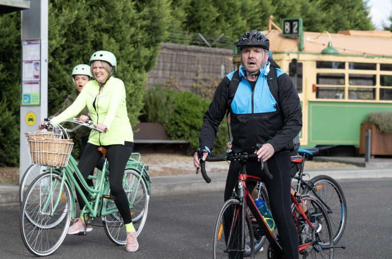   Holly, Melanie und Karl in Nachbarn