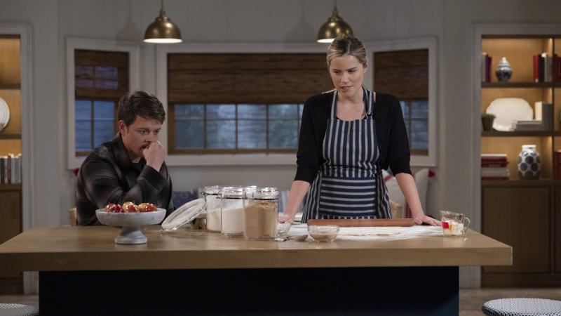   Michael ve Sasha rolünde Chad Duell ve Sofia Mattsson, General Hospital'ın mutfağında