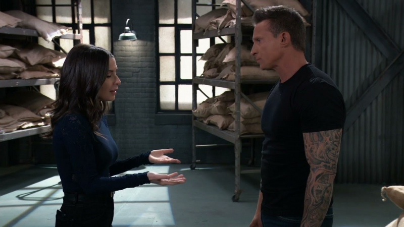   Kelly Monaco ve Steve Burton, Sam ve Jason rolünde General Hospital'da konuşuyor