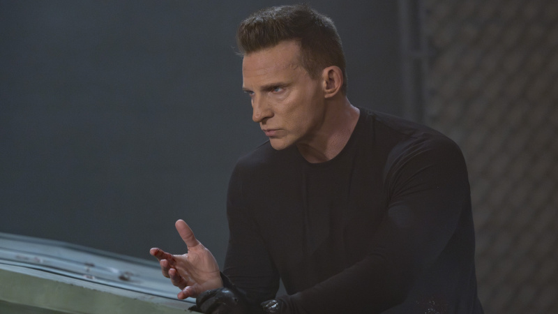   Steve Burton Jason Morganina mustassa kujalla kenraalissa