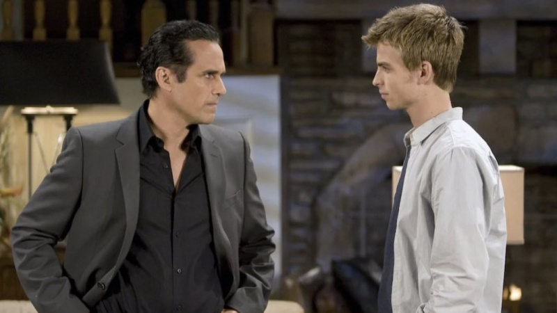   Ο Maurice Benard και ο Drew Garrett ως Sonny και Michael μιλούν στο General Hospital