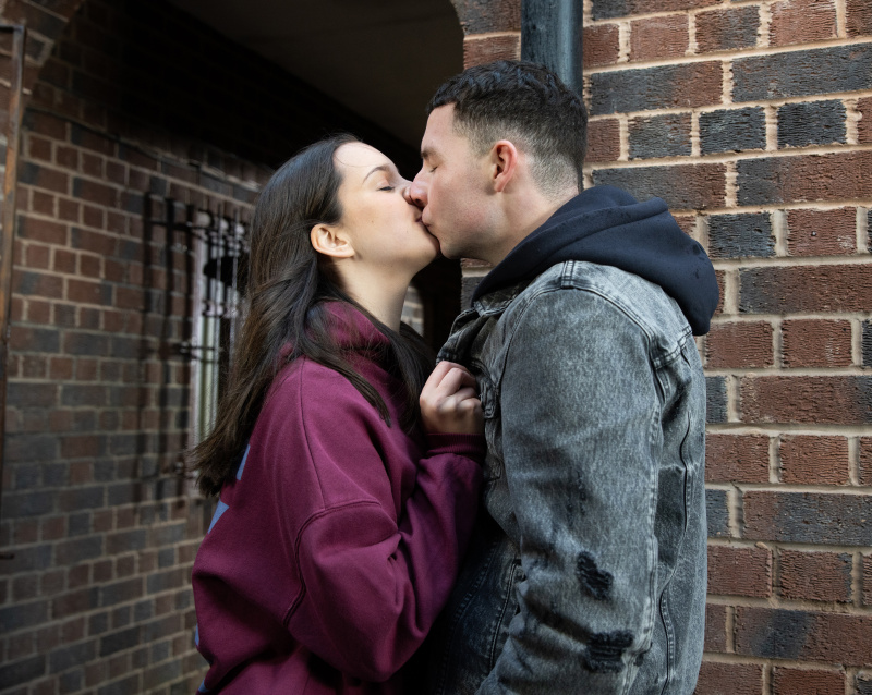   Amy está determinada a continuar saindo com Jacob.