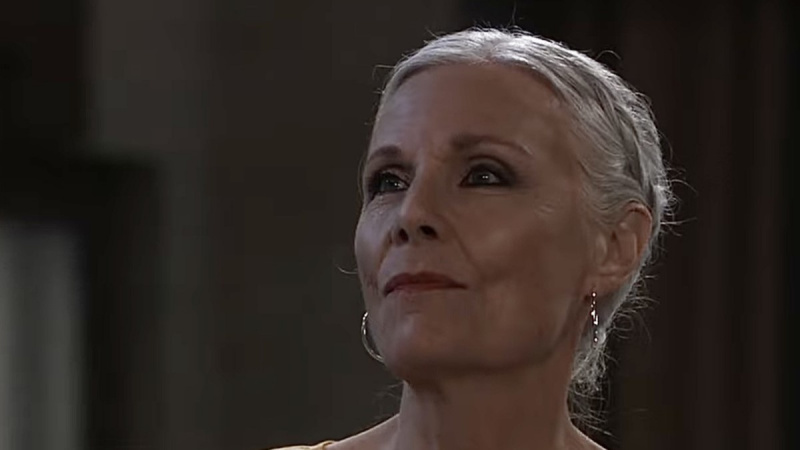 Jane Elliot ako Tracy usmievavá vo Všeobecnej nemocnici