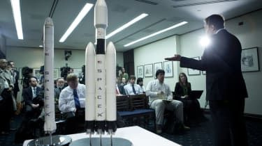 Falcon Heavy: SpaceX testuje swoją największą rakietę w historii