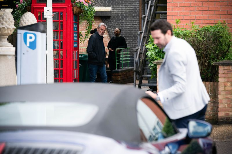 Ο Rocky Cant παρακολουθεί τον Ethan στο EastEnders