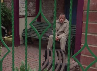 Spoiler di 'Coronation Street': Roy Cropper dubita di se stesso