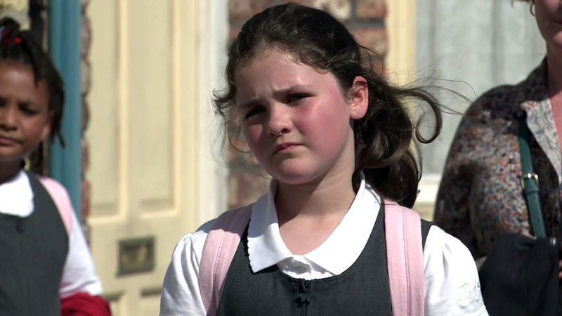 Hope está de vuelta en la escuela... pero las cosas no