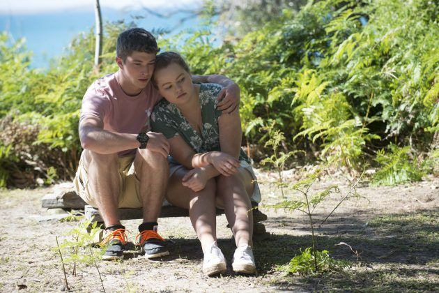 Vecinos, Hendrix Greyson, Harlow Robinson